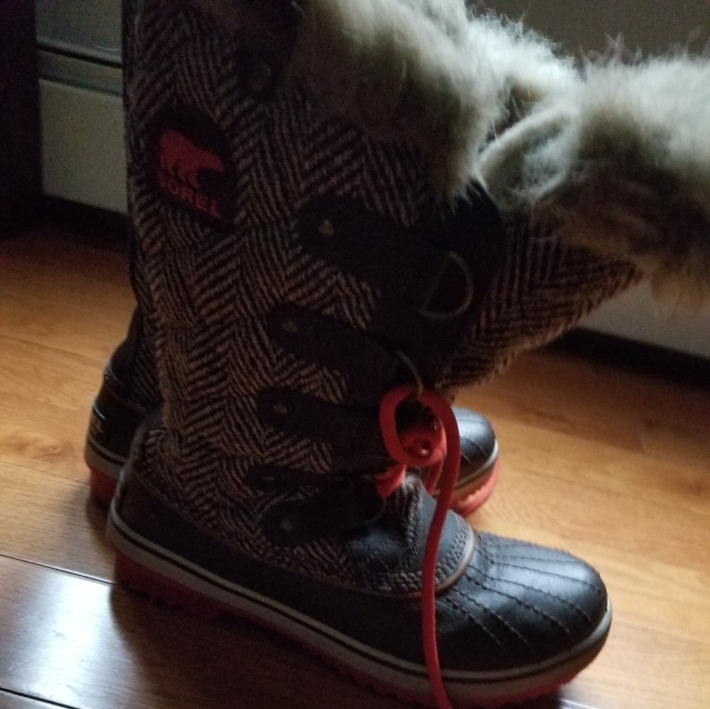 sorel womens snowboots fur lined brown houndstooth